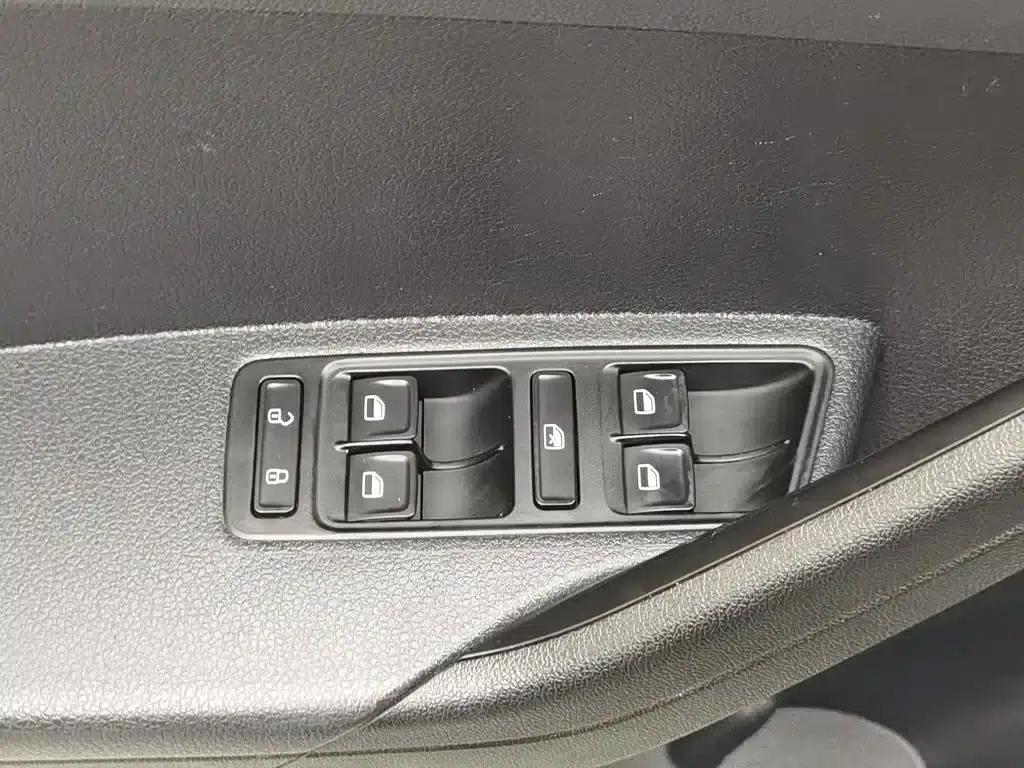 Jetta 2015 1.6L Manual Fashion Edition — миниатюра 9