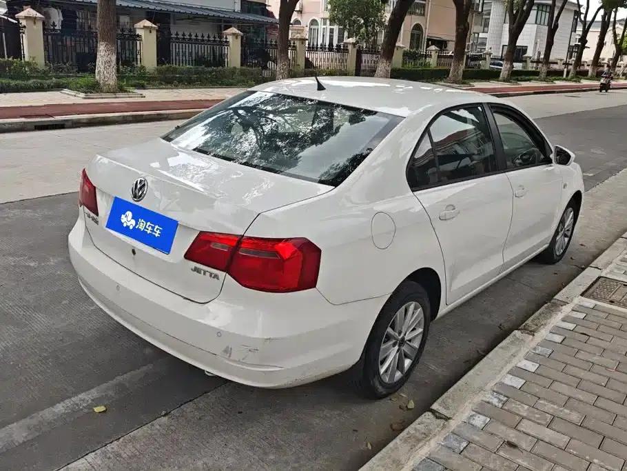 Jetta 2015 Value Edition 1.6L Manual Comfort Model — миниатюра 3