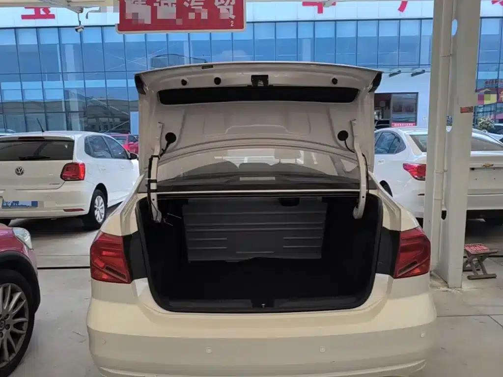 Jetta 2017 1.5L Automatic Fashion Edition — миниатюра 19