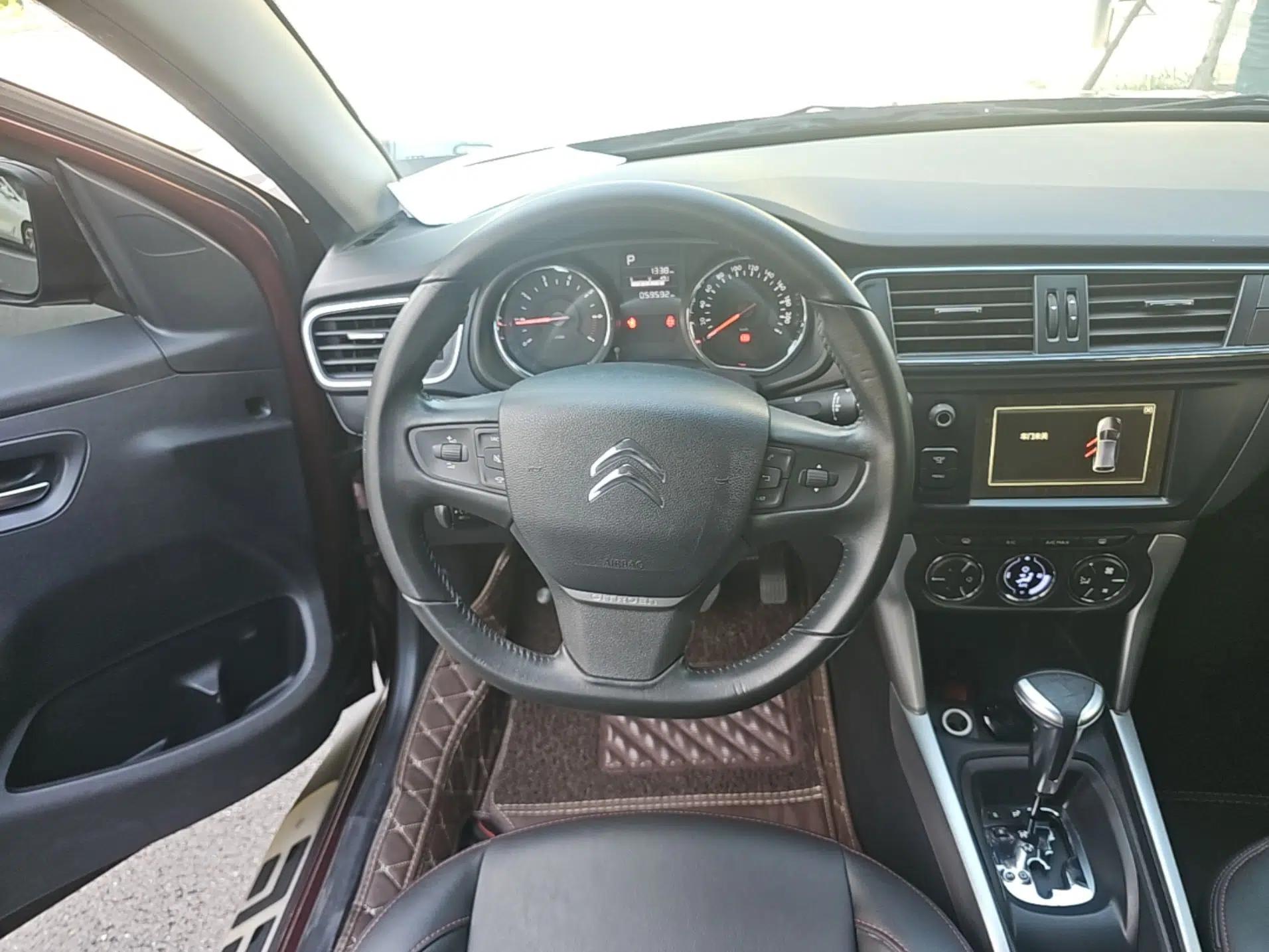 Citroen C3-XR 2015 1.6L Automatic Smart Version — миниатюра 13