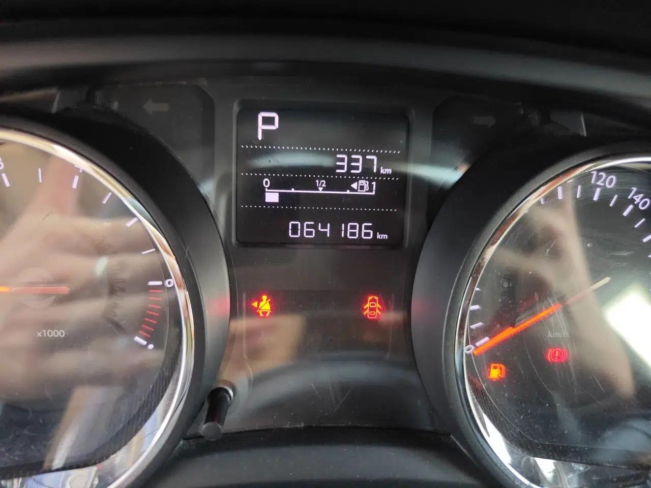 Citroen C3-XR 2015 1.6L Automatic Pioneer Model — миниатюра 12