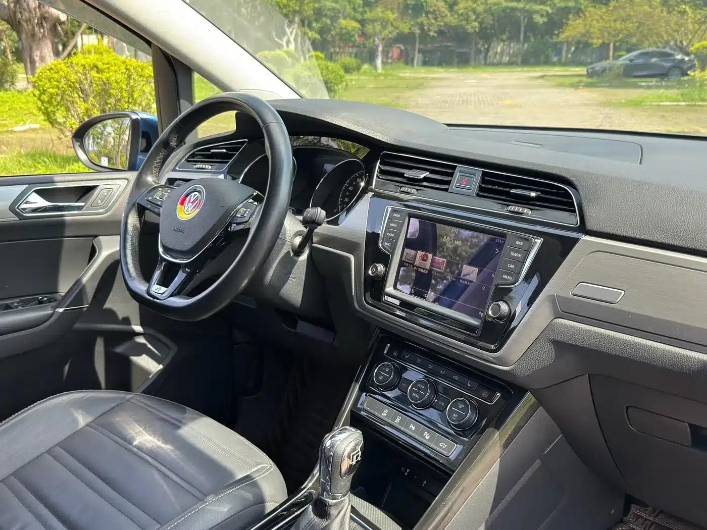 2016 Touran L 330TSI DSG Luxury Edition — миниатюра 15