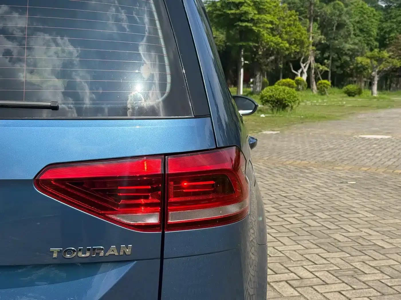 2016 Touran L 330TSI DSG Luxury Edition — миниатюра 18