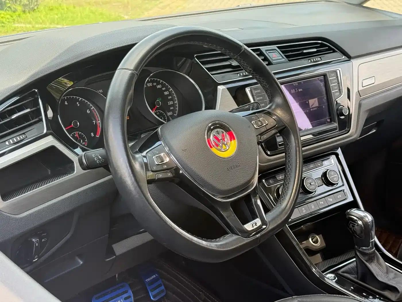 2016 Touran L 330TSI DSG Luxury Edition — миниатюра 19