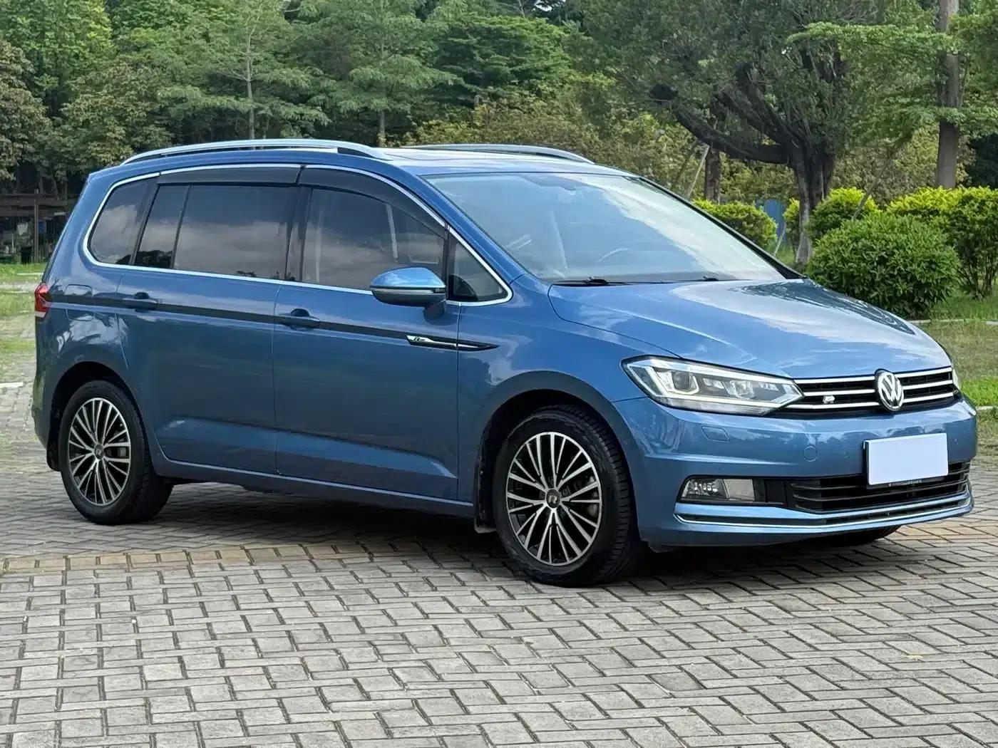 2016 Touran L 330TSI DSG Luxury Edition — миниатюра 3