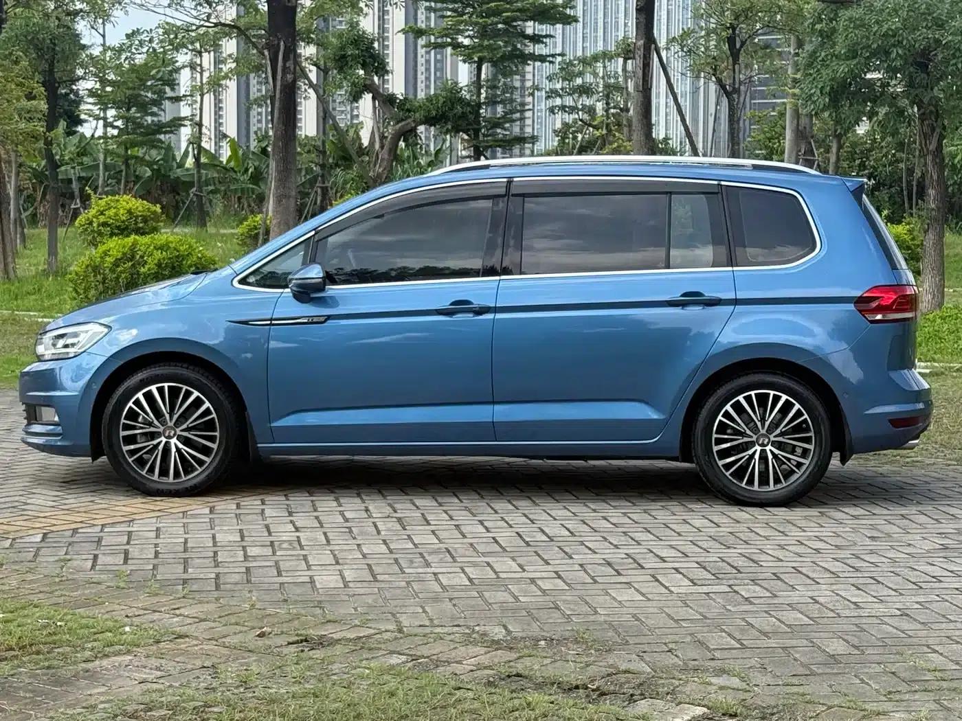 2016 Touran L 330TSI DSG Luxury Edition — миниатюра 4