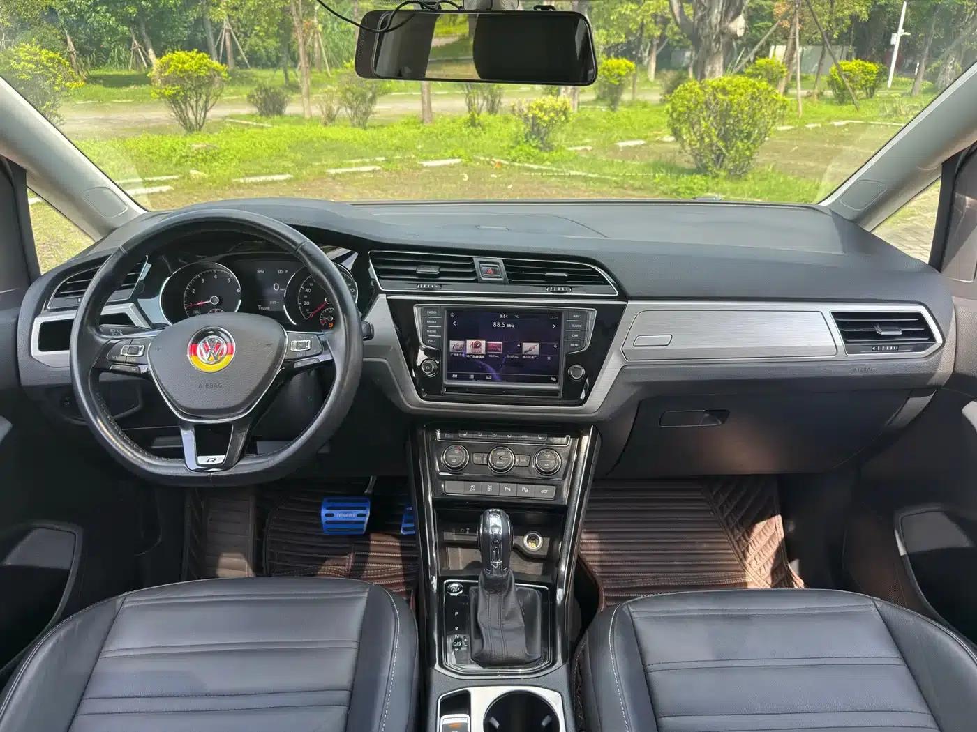 2016 Touran L 330TSI DSG Luxury Edition — миниатюра 6