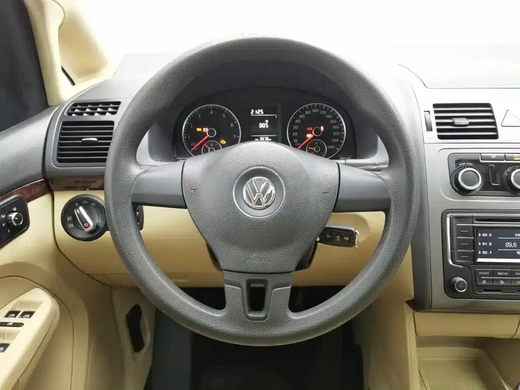 2013 Volkswagen Touran 1.4T Manual Comfort Edition 5-seater — миниатюра 11