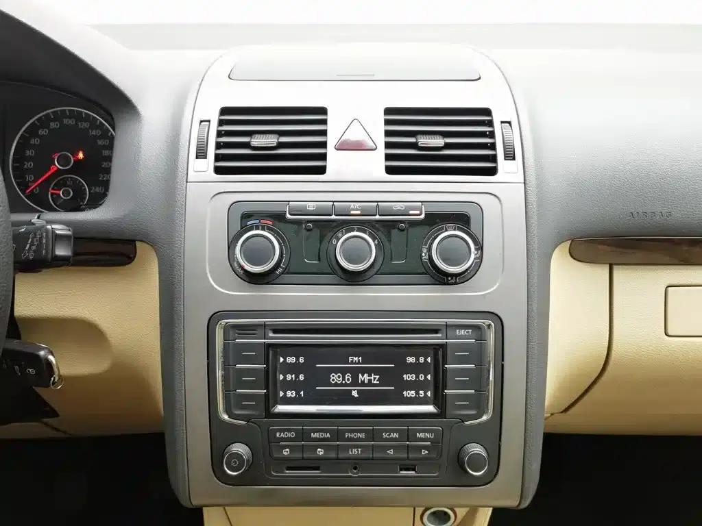 2013 Volkswagen Touran 1.4T Manual Comfort Edition 5-seater — миниатюра 12