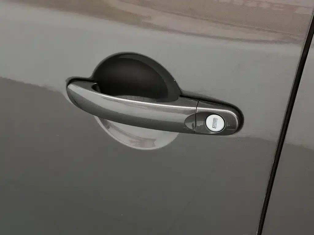2013 Volkswagen Touran 1.4T Manual Comfort Edition 5-seater — миниатюра 18