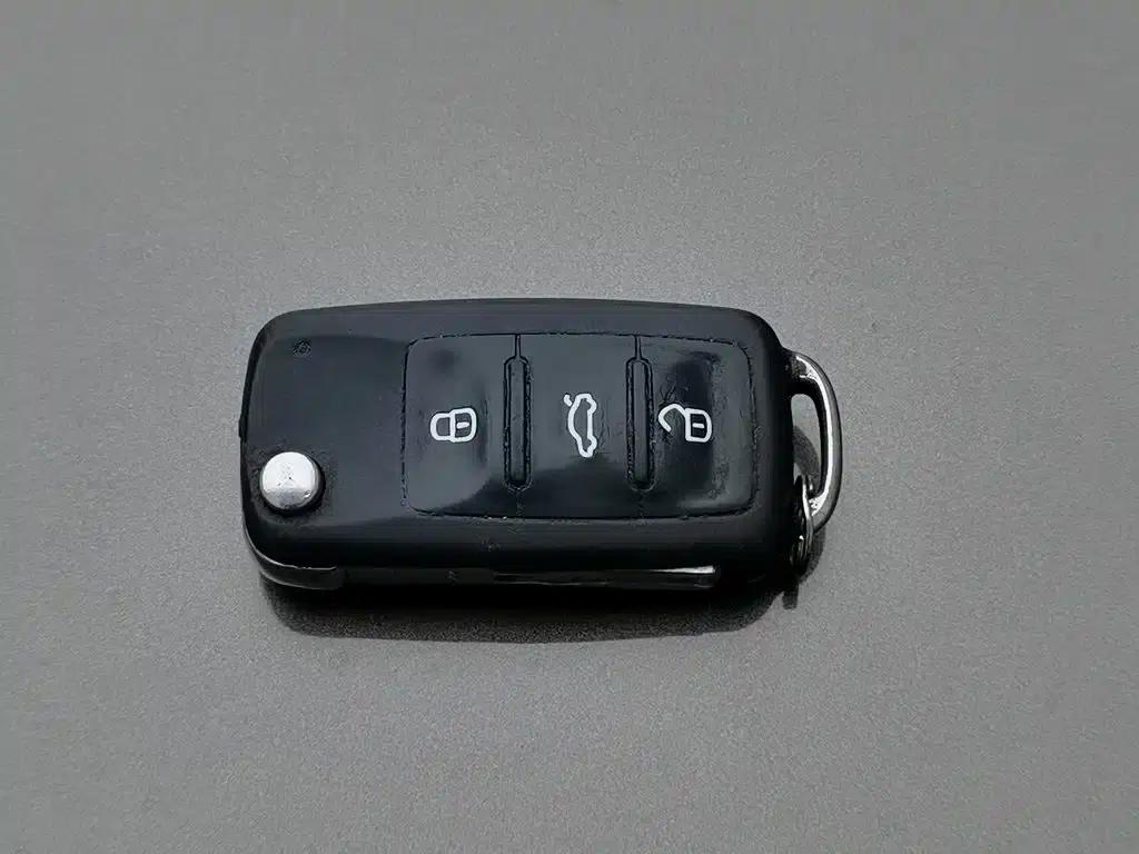 2013 Volkswagen Touran 1.4T Manual Comfort Edition 5-seater — миниатюра 19