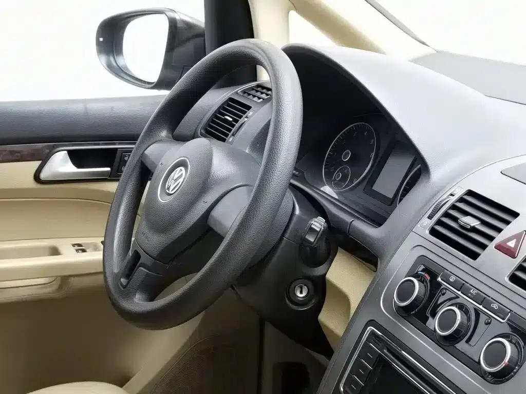 2013 Volkswagen Touran 1.4T Manual Comfort Edition 5-seater — миниатюра 22