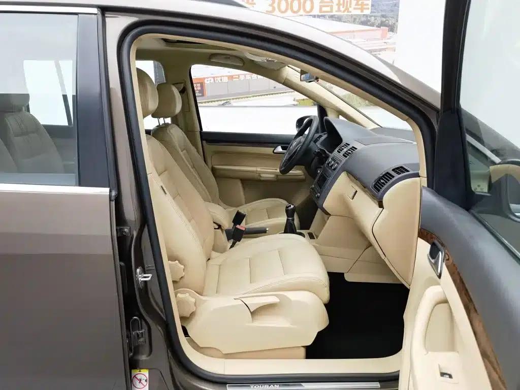 2013 Volkswagen Touran 1.4T Manual Comfort Edition 5-seater — миниатюра 23