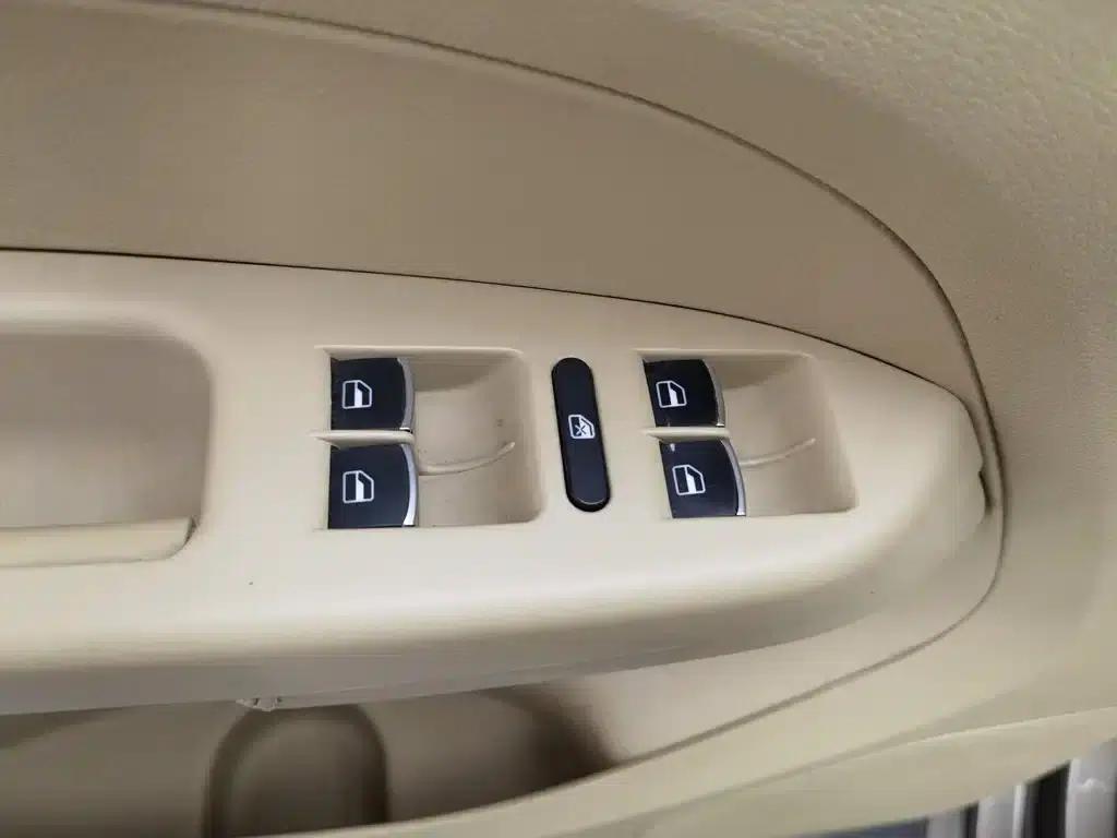2013 Volkswagen Touran 1.4T Manual Comfort Edition 5-seater — миниатюра 9
