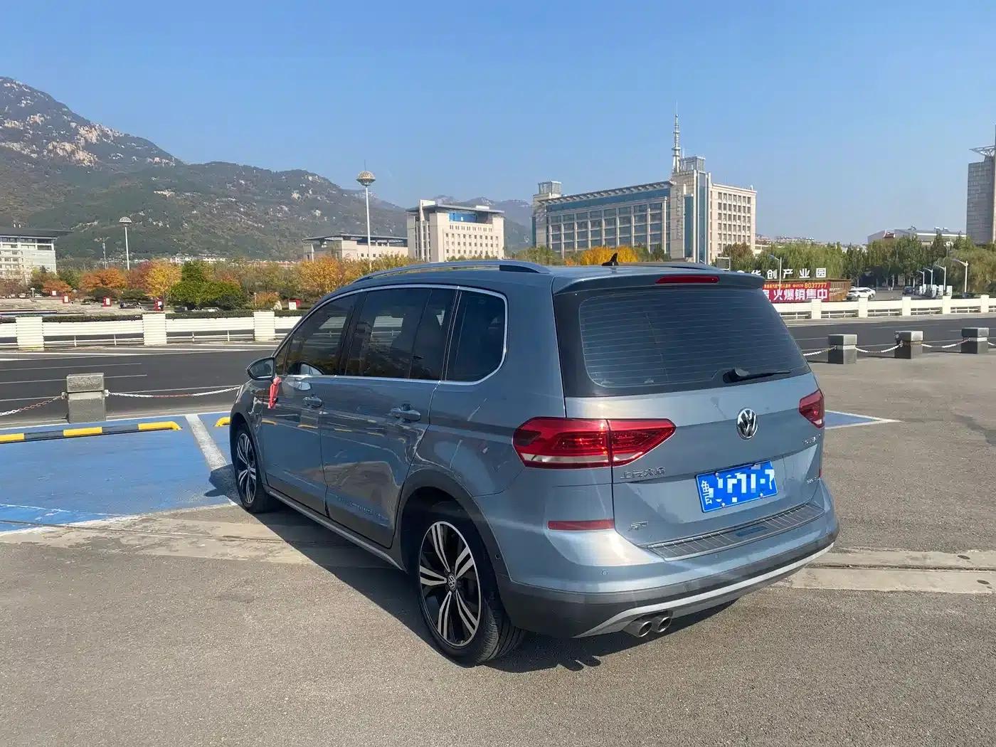 2018 Touran L 280TSI DSG Luxury Edition 6-seater (China VI Emission Standard) — миниатюра 3