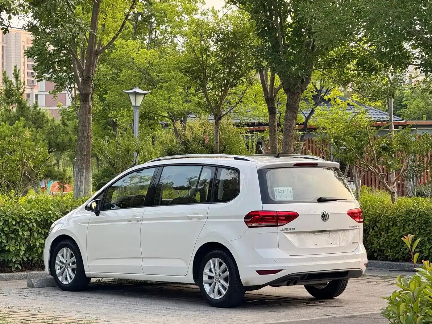 2018 Touran L 280TSI DSG Comfort Edition 7-seater (National V Emission Standard) — миниатюра 12
