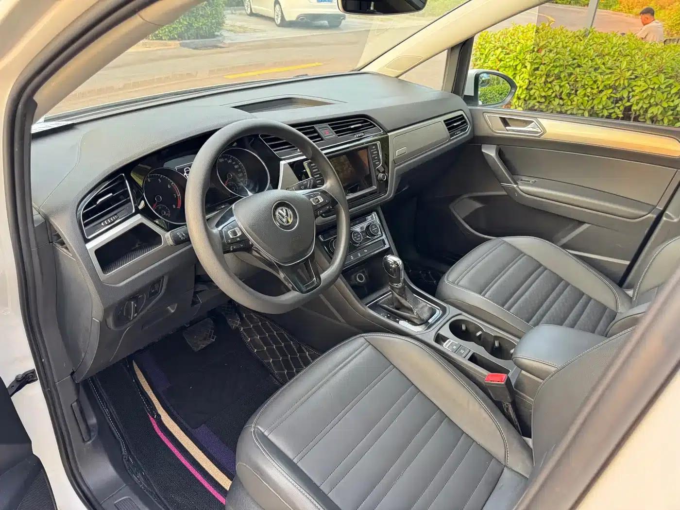 2018 Touran L 280TSI DSG Comfort Edition 7-seater (National V Emission Standard) — миниатюра 4