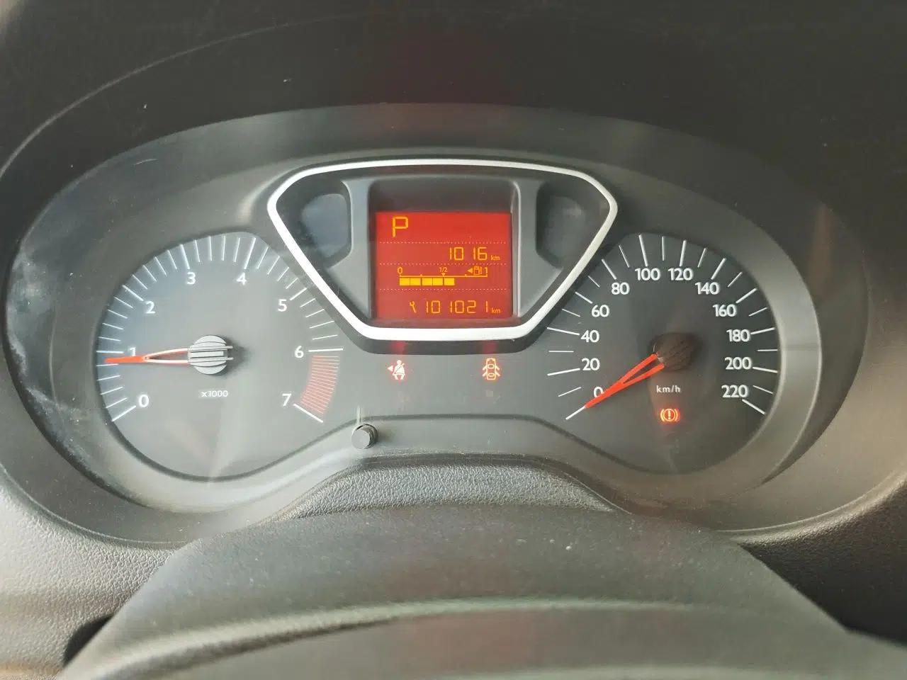 Citroen Elysee 2016 1.6L Automatic Comfort Model — миниатюра 11