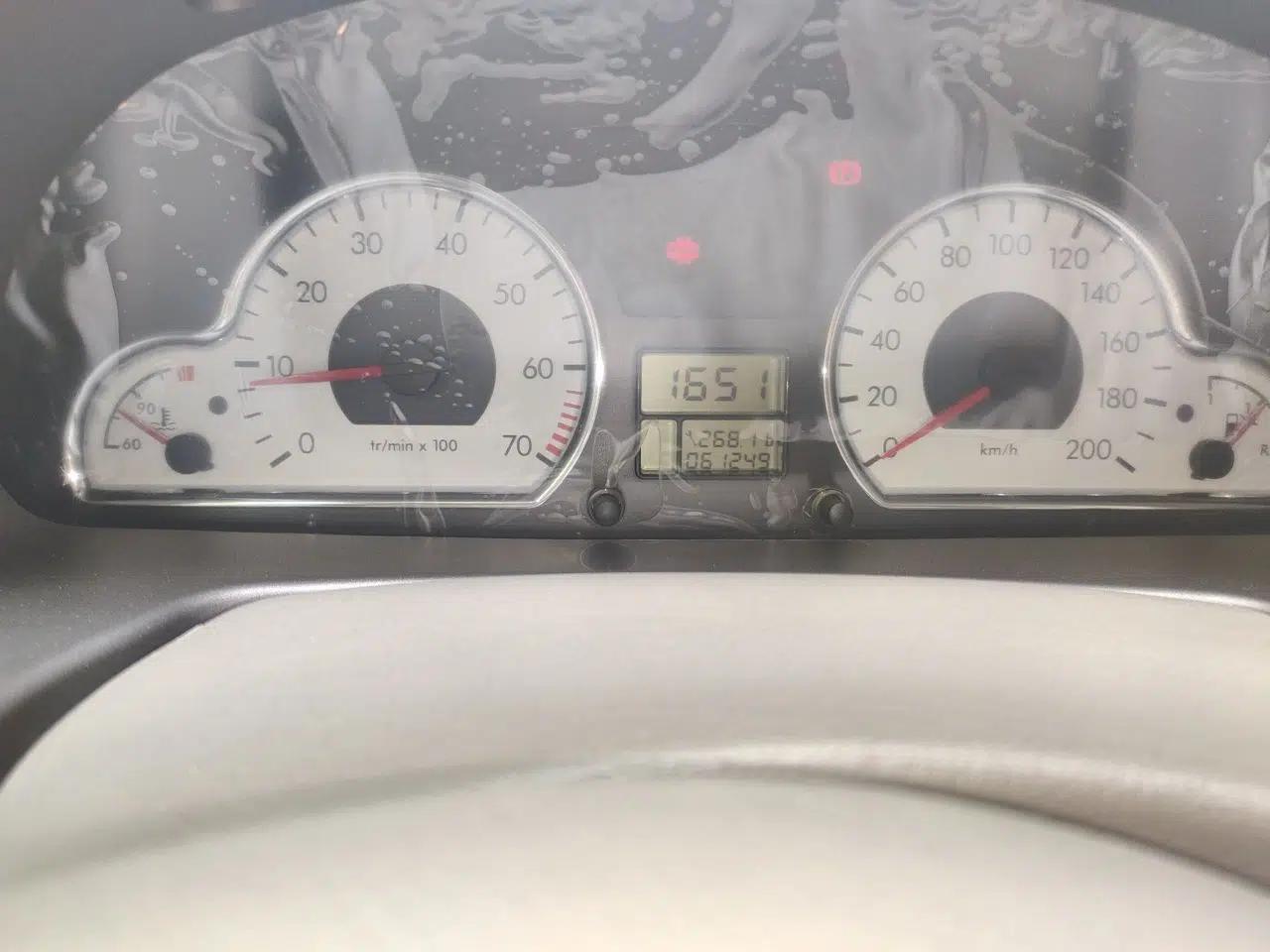 Citroen Elysee 2012 Sedan 1.6L Manual Luxury Model — миниатюра 12