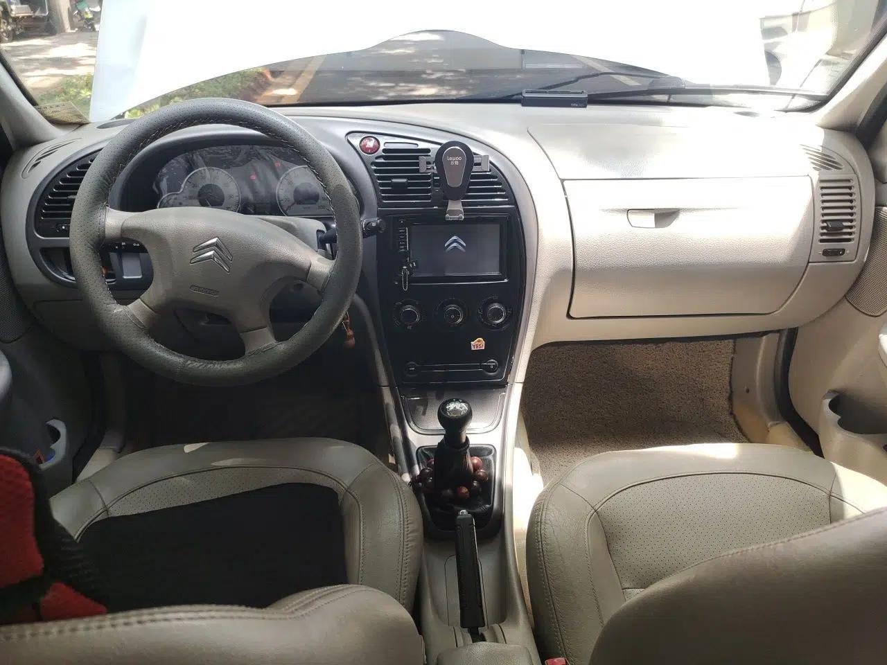 Citroen Elysee 2012 Sedan 1.6L Manual Luxury Model — миниатюра 9