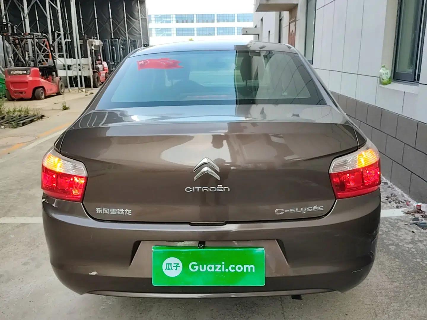 Citroen Elysee 2015 Zhishang Edition 1.6L Manual Fashion Model — миниатюра 5