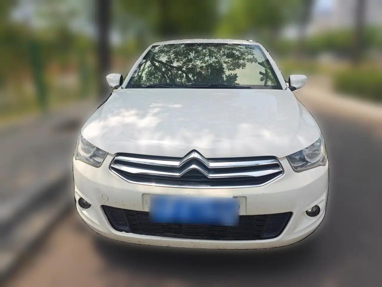 Citroen Elysee 2015 Zhishang Edition 1.6L Manual Fashion Model — миниатюра 2