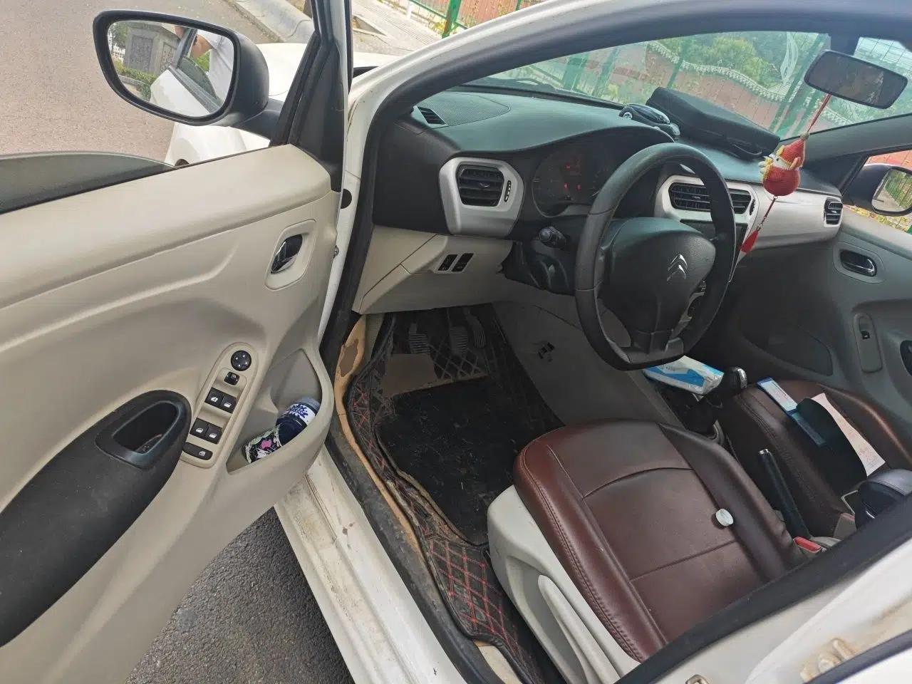 Citroen Elysee 2015 Zhishang Edition 1.6L Manual Fashion Model — миниатюра 16