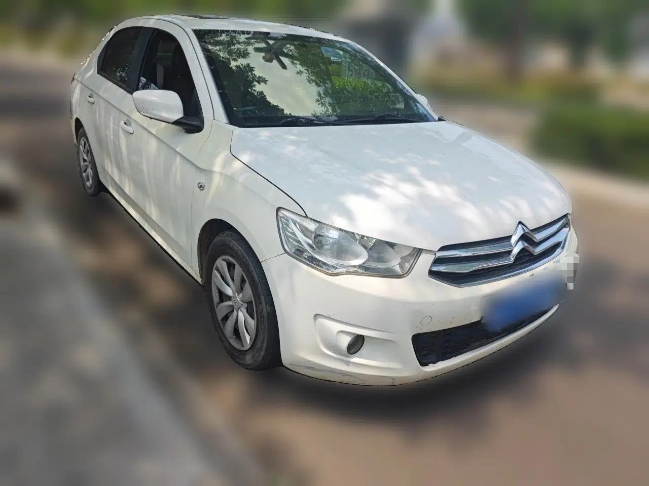 Citroen Elysee 2015 Zhishang Edition 1.6L Manual Fashion Model — миниатюра 3