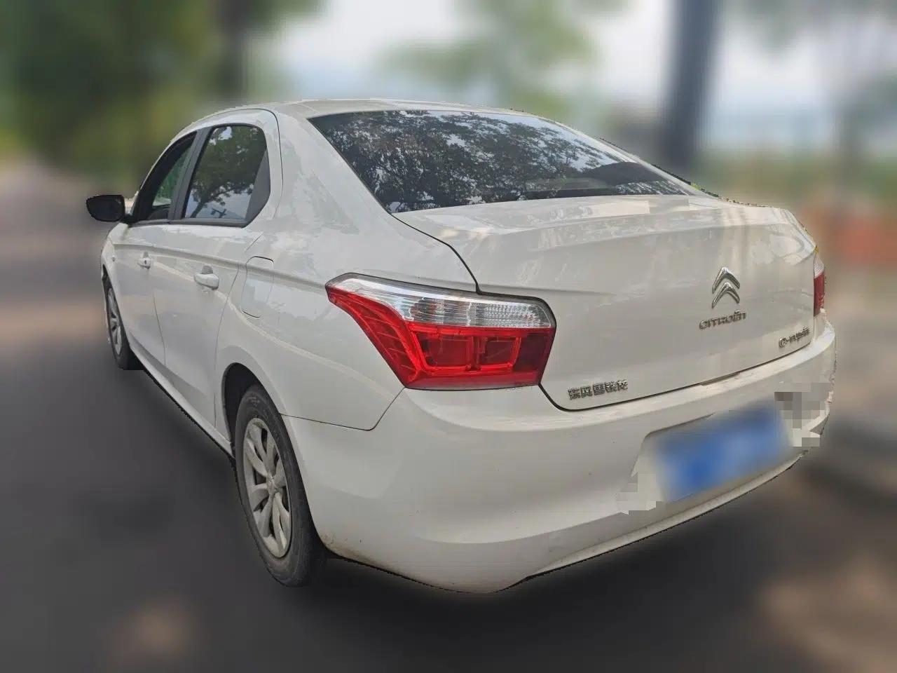 Citroen Elysee 2015 Zhishang Edition 1.6L Manual Fashion Model — миниатюра 4