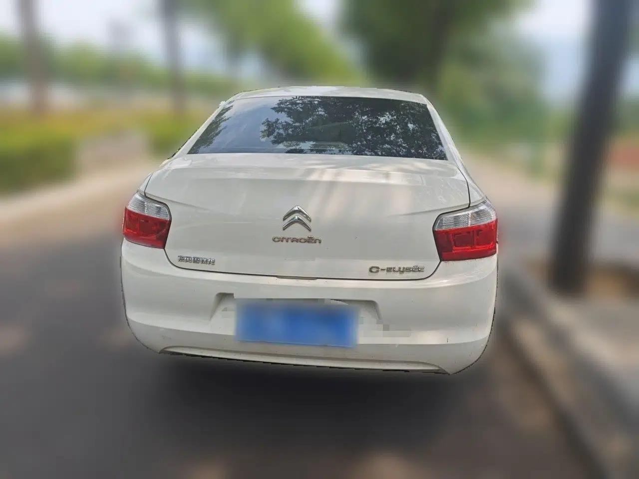 Citroen Elysee 2015 Zhishang Edition 1.6L Manual Fashion Model — миниатюра 5