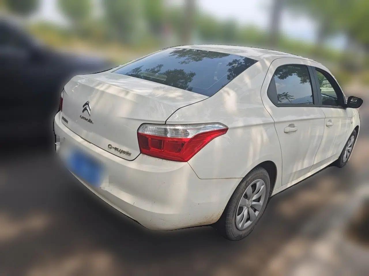 Citroen Elysee 2015 Zhishang Edition 1.6L Manual Fashion Model — миниатюра 6