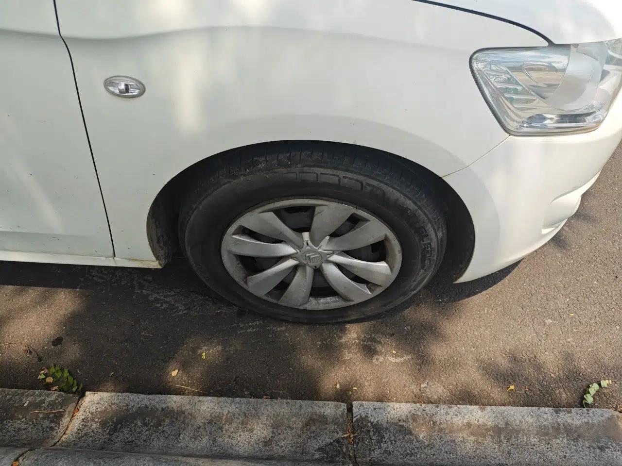 Citroen Elysee 2015 Zhishang Edition 1.6L Manual Fashion Model — миниатюра 8
