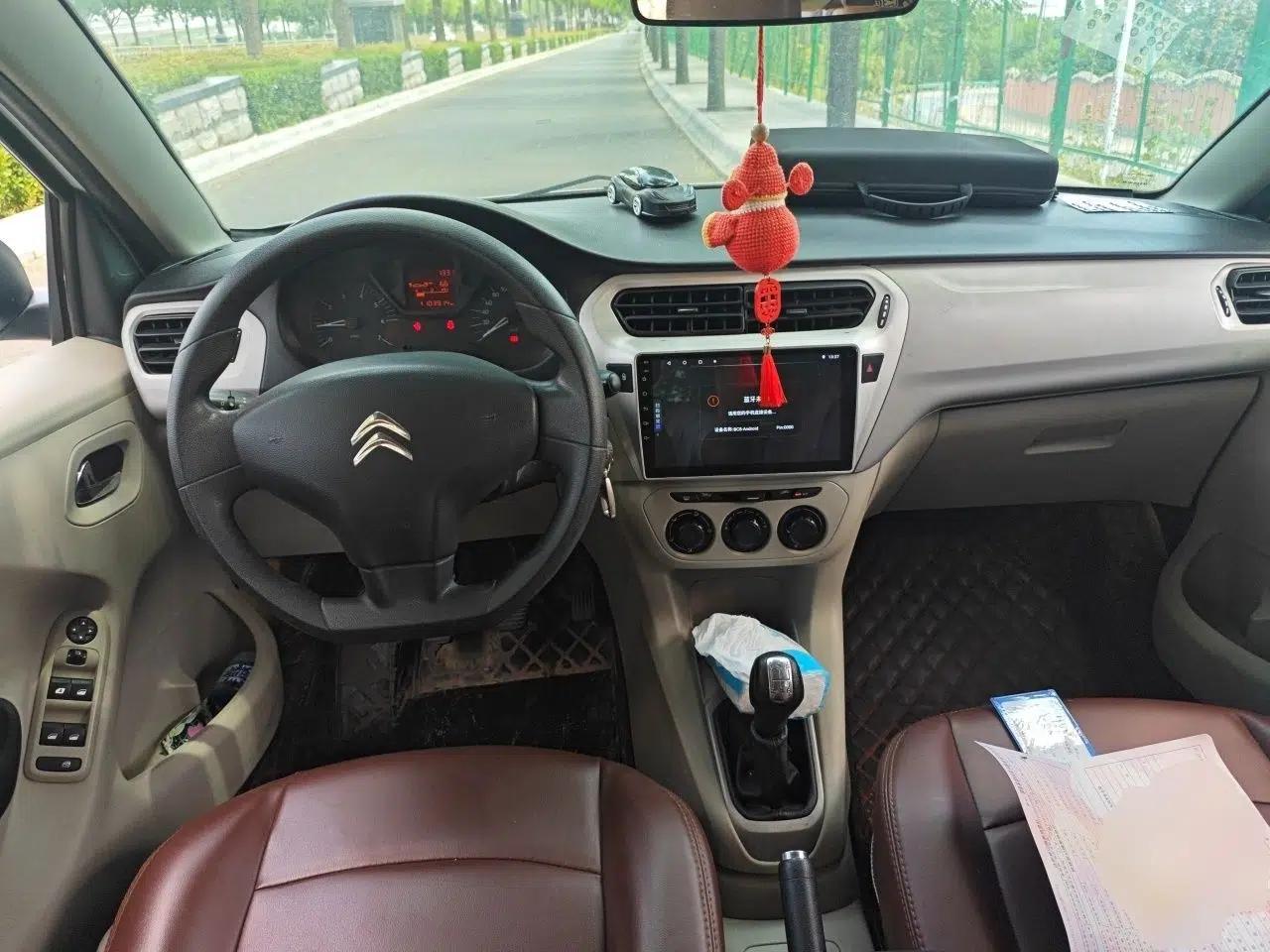 Citroen Elysee 2015 Zhishang Edition 1.6L Manual Fashion Model — миниатюра 9