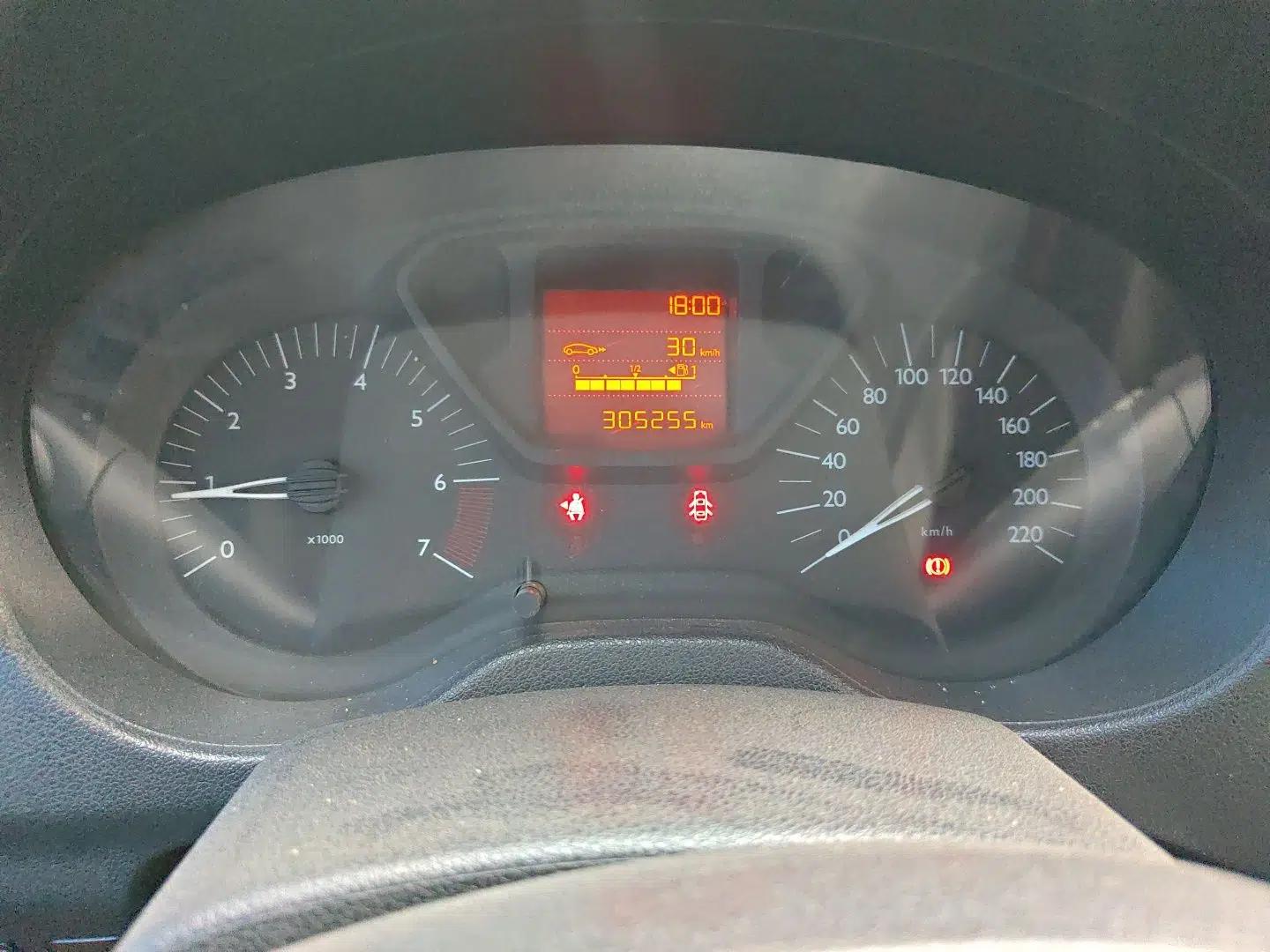 Citroen Elysee 2014 1.6L Manual Fashion Model with Sunroof CNG Version — миниатюра 11