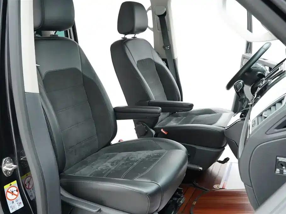 Multivan 2018 2.0TSI 2WD Luxury 7-Seater — миниатюра 27
