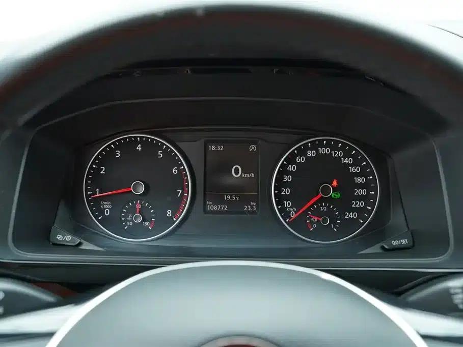 Multivan 2018 2.0TSI 2WD Luxury 7-Seater — миниатюра 28