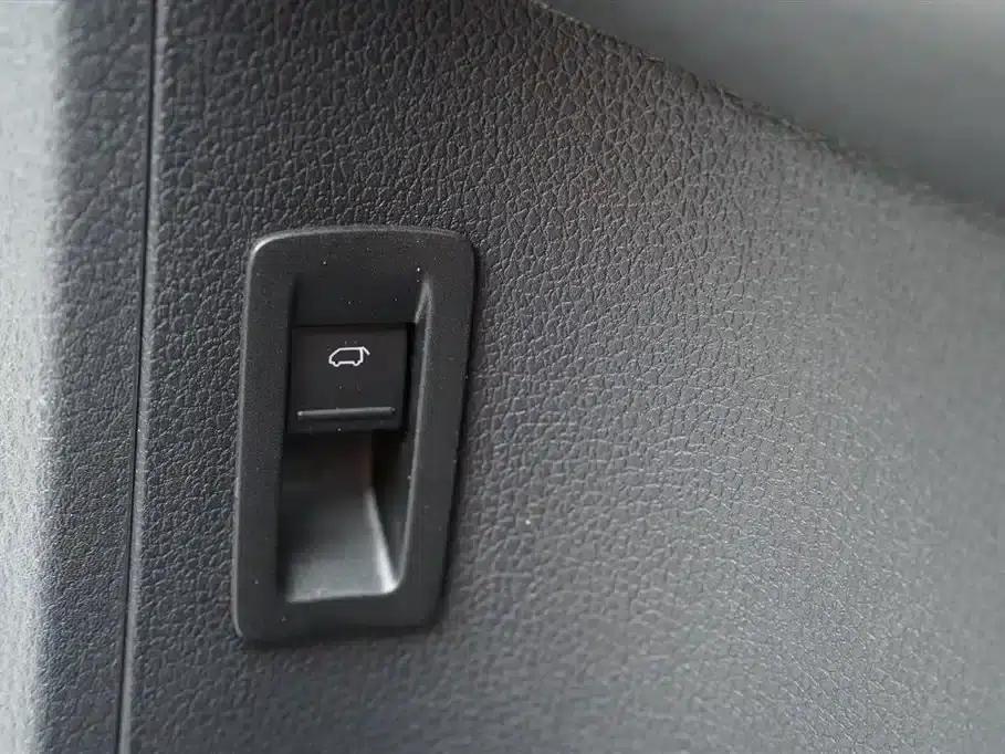 Multivan 2018 2.0TSI 2WD Luxury 7-Seater — миниатюра 32