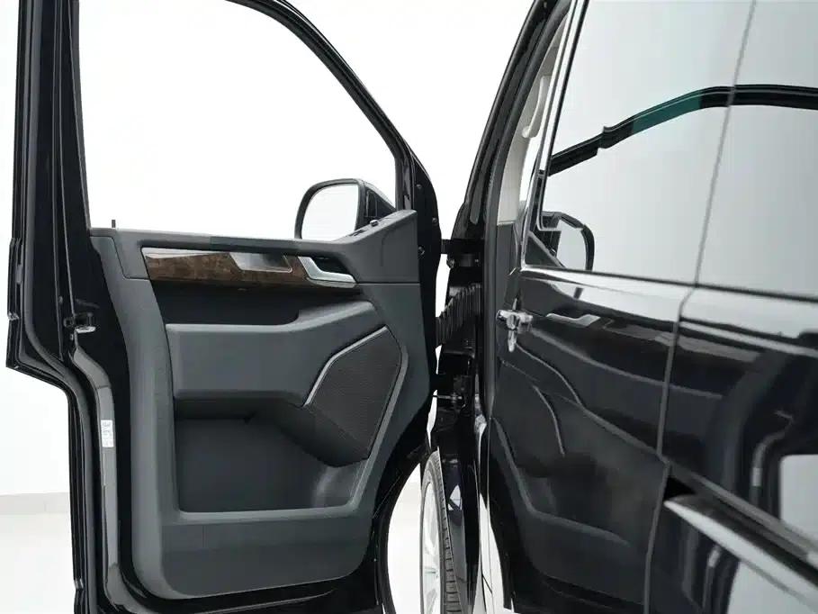 Multivan 2018 2.0TSI 2WD Luxury 7-Seater — миниатюра 7