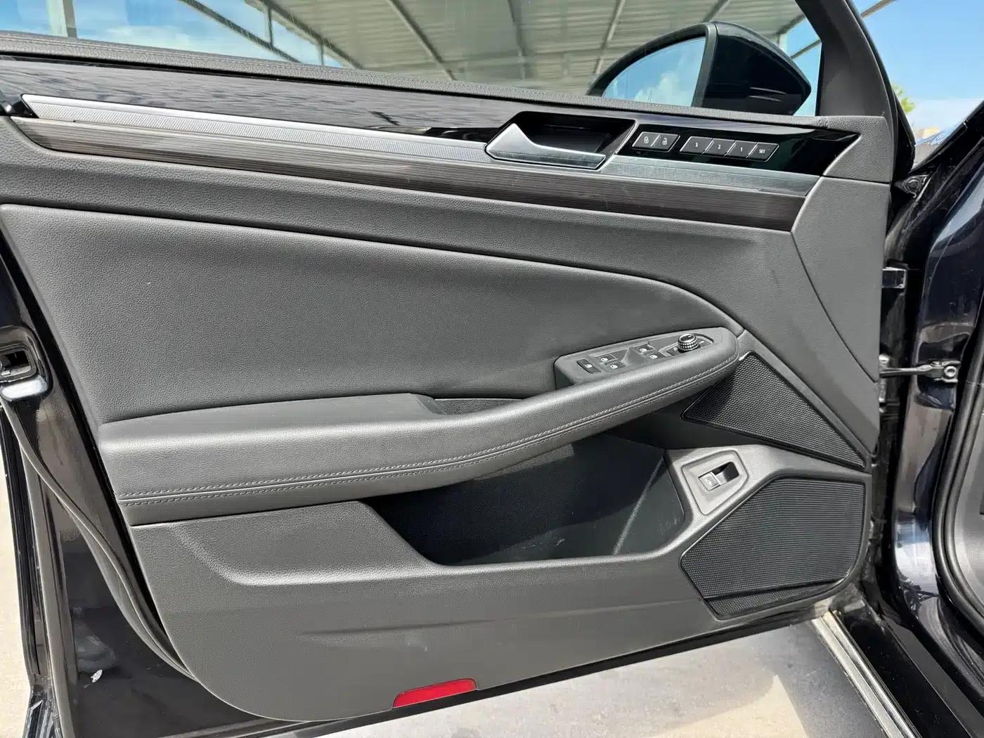 Phideon 2018 Facelift 380TSI 2WD Business Edition — миниатюра 8
