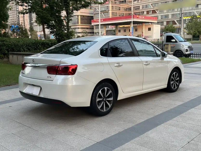 Citroen C4 Sega 2016 1.6L Manual Luxury Model — миниатюра 15
