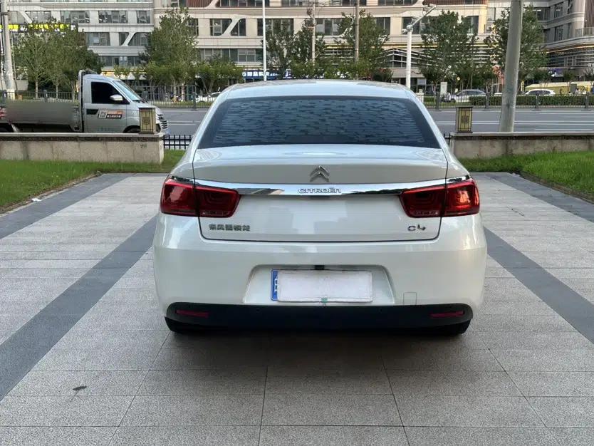 Citroen C4 Sega 2016 1.6L Manual Luxury Model — миниатюра 16