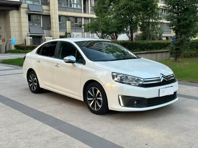 Citroen C4 Sega 2016 1.6L Manual Luxury Model — миниатюра 17