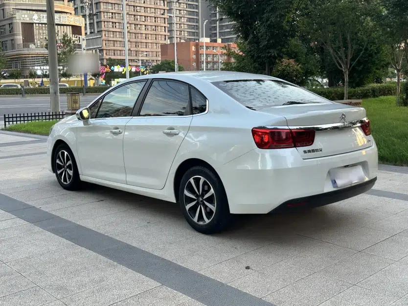 Citroen C4 Sega 2016 1.6L Manual Luxury Model — миниатюра 18