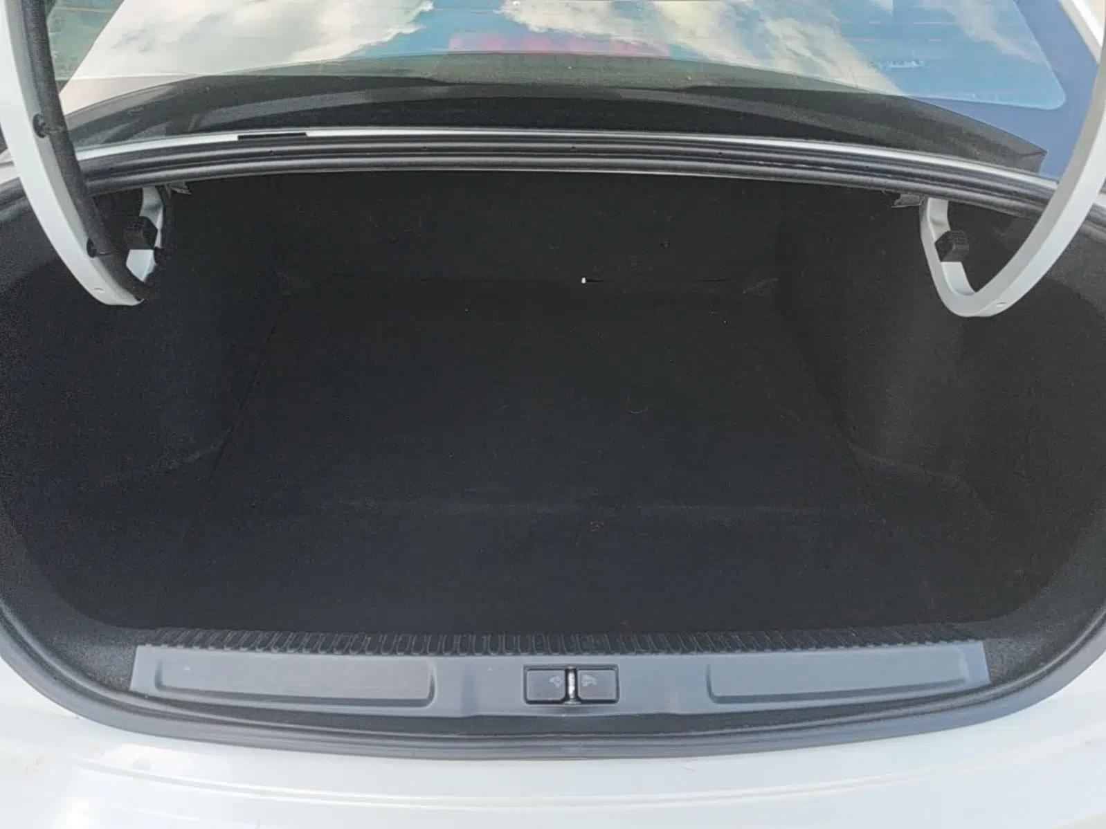 Citroen C4 Sega 2016 1.6L Manual Comfort Model — миниатюра 22