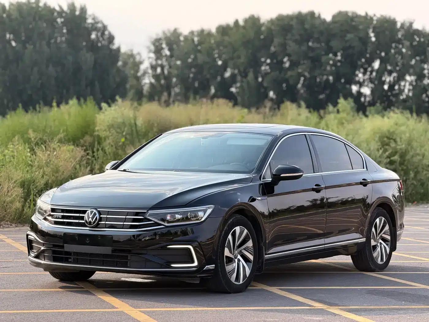2020 Volkswagen Passat PHEV GTE Luxury Edition — миниатюра 1