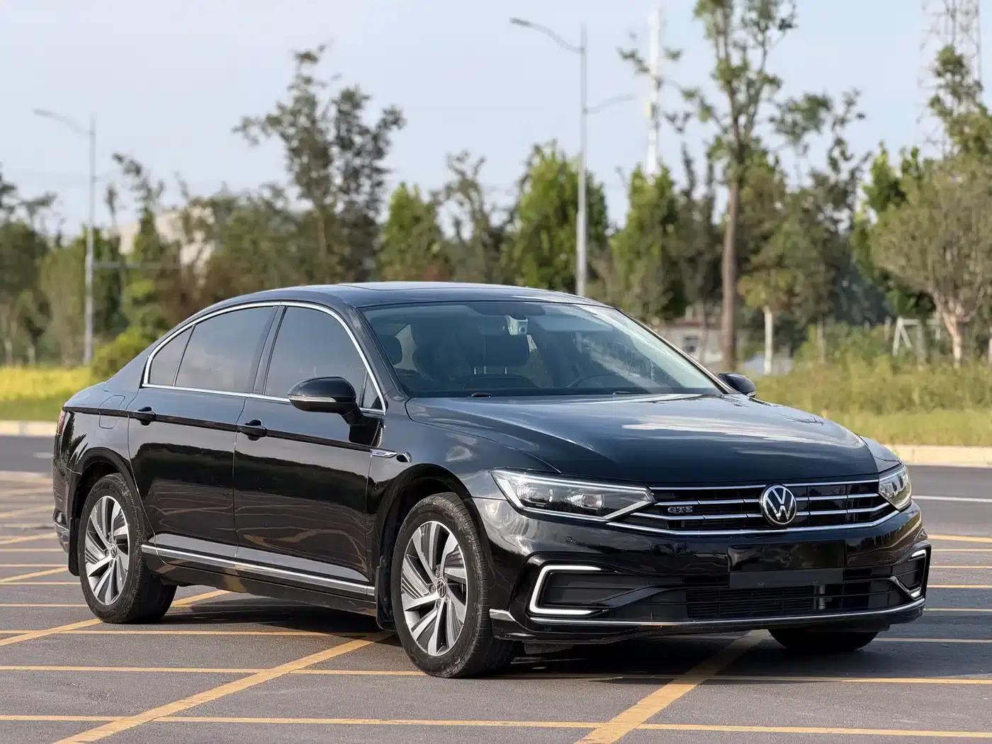 2020 Volkswagen Passat PHEV GTE Luxury Edition — миниатюра 3