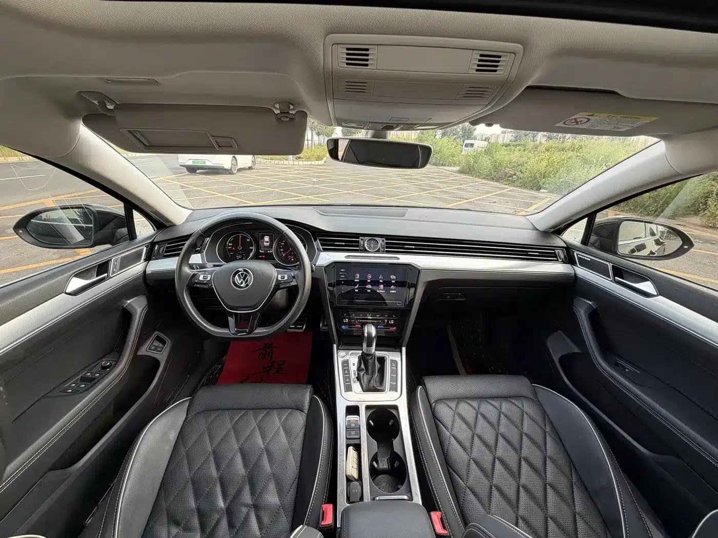 2020 Volkswagen Passat PHEV GTE Luxury Edition — миниатюра 10
