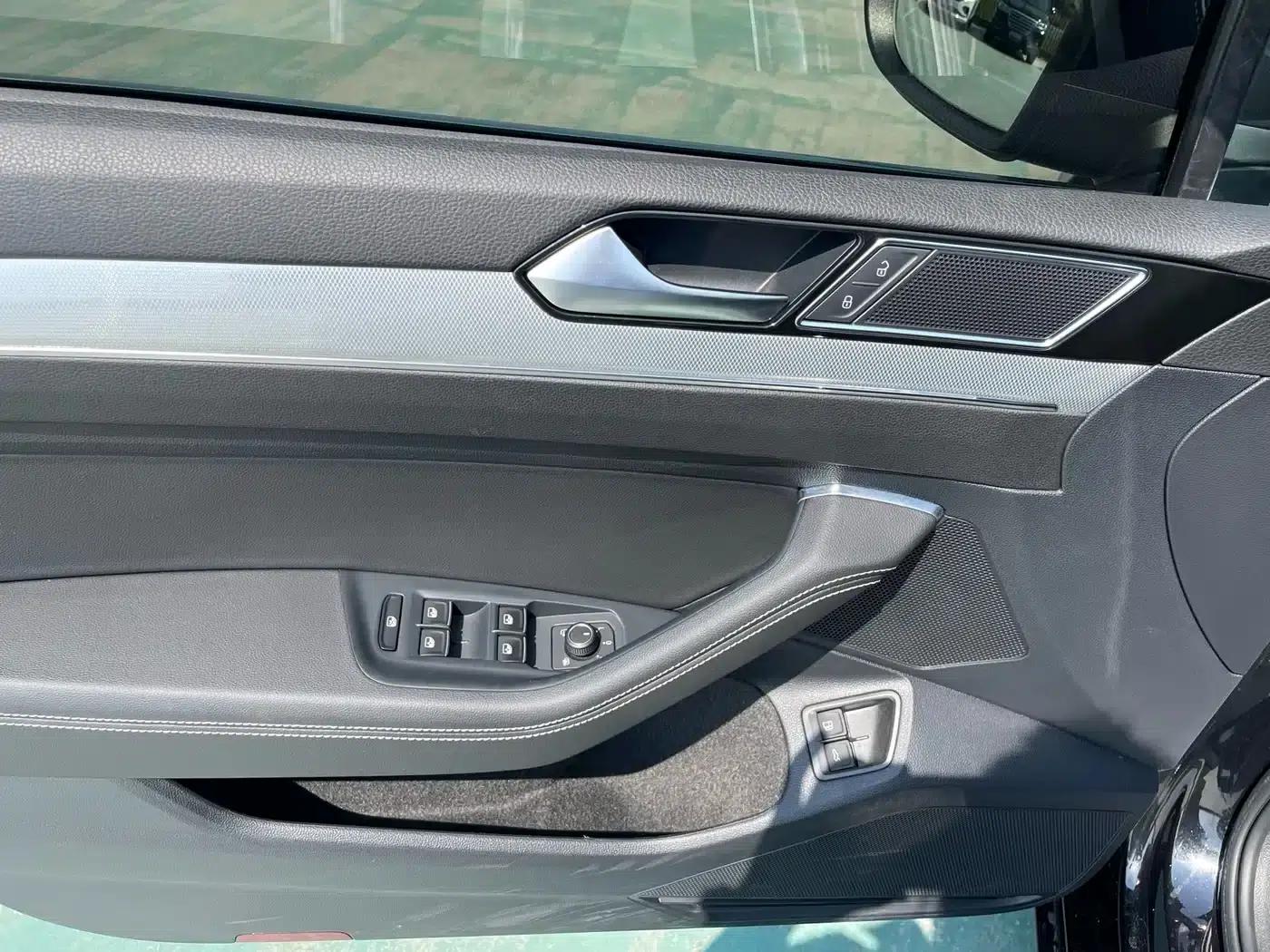 2022 Volkswagen Passat PHEV GTE Premium — миниатюра 7