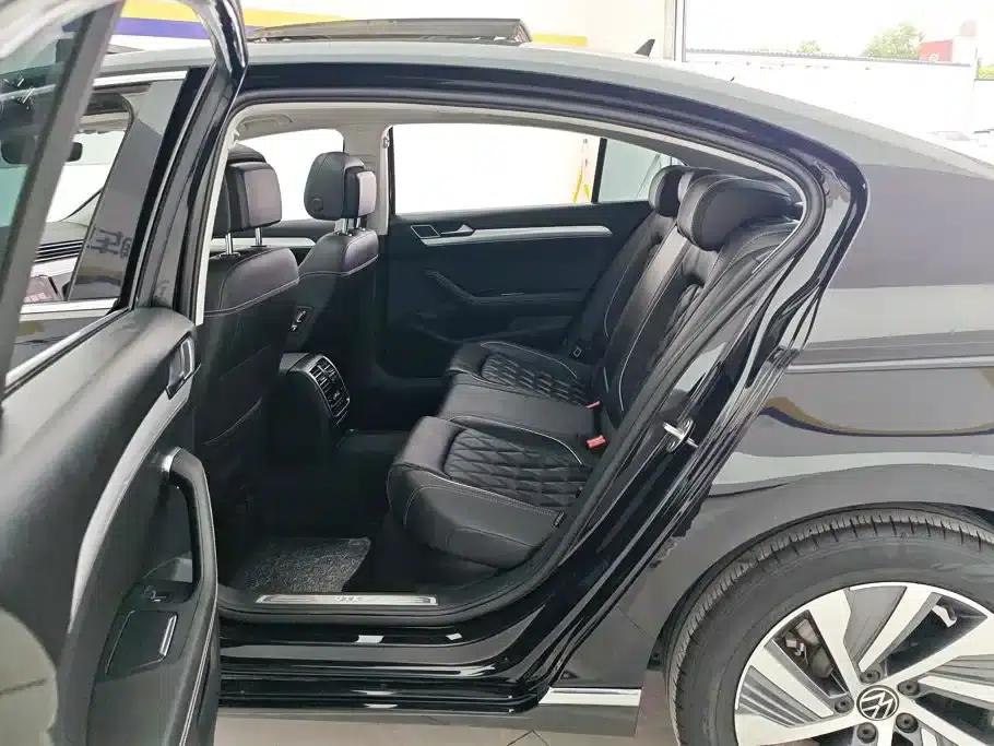 2022 Volkswagen Passat PHEV GTE Luxury Edition — миниатюра 11