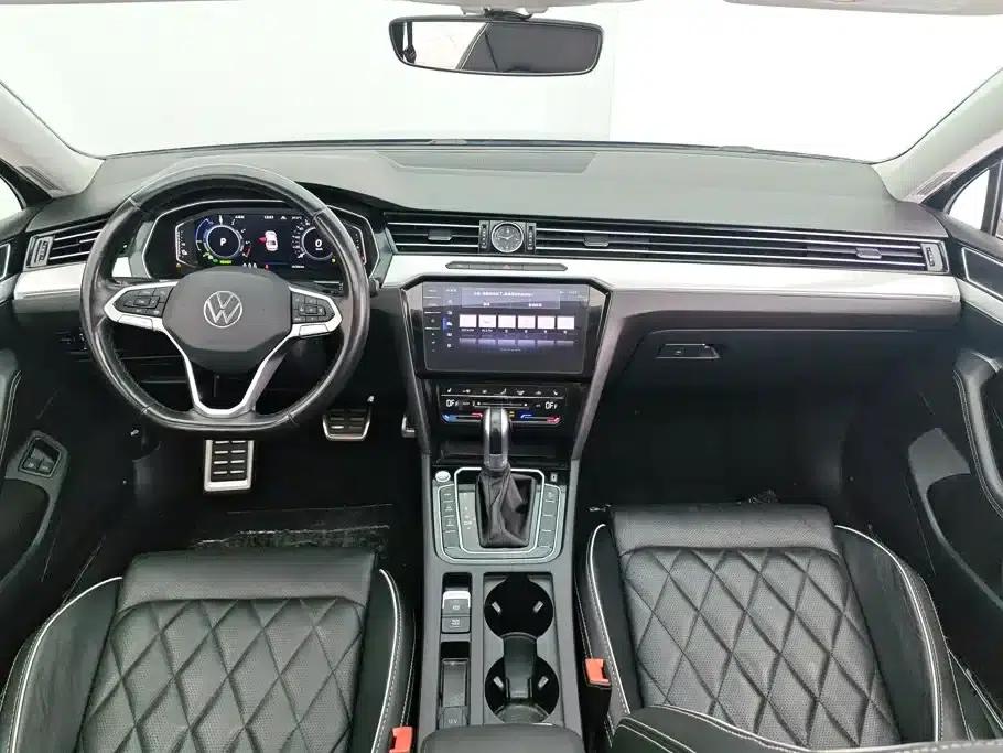 2022 Volkswagen Passat PHEV GTE Luxury Edition — миниатюра 12